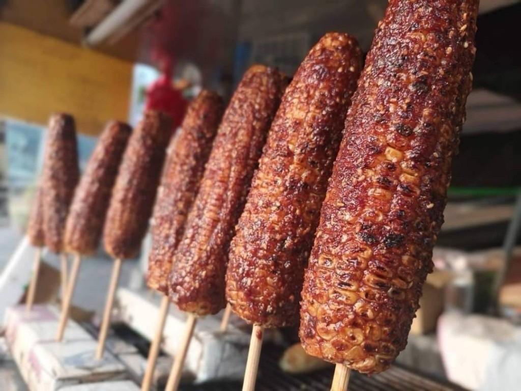 水里直火炭烤玉米